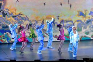 P&O Cruises Britannia, Headliners Theatre